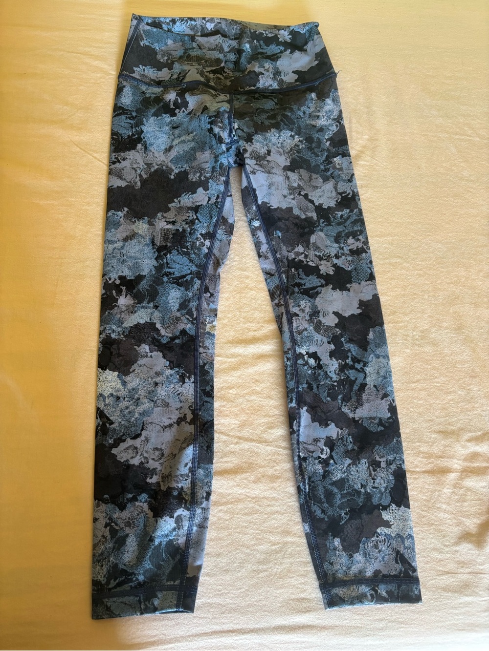 lululemon athletica High-Rise Performance Leggings in Blue Gray Floral Camo